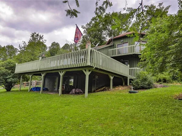 3412 Oak Hill Rd, Emmaus, PA 18049