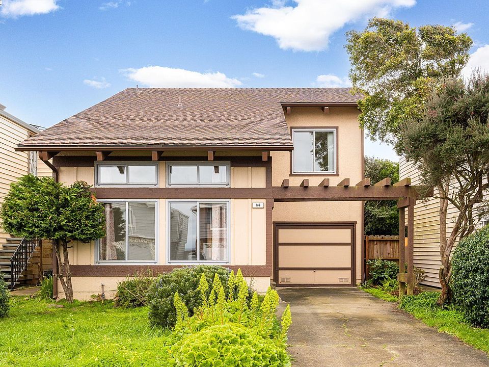 1st image of 84 Surrey Ct