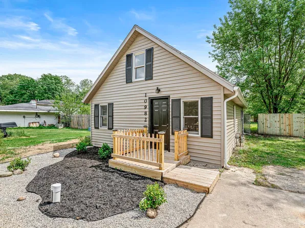 10982 Curtis St, Osceola, IN 46561