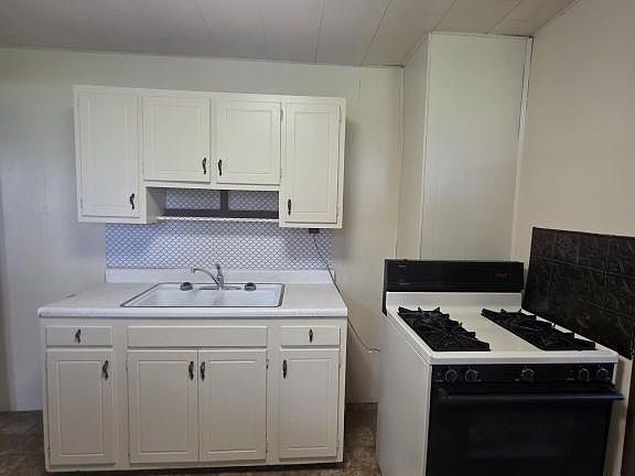 3rd image of 1027 S Bell St