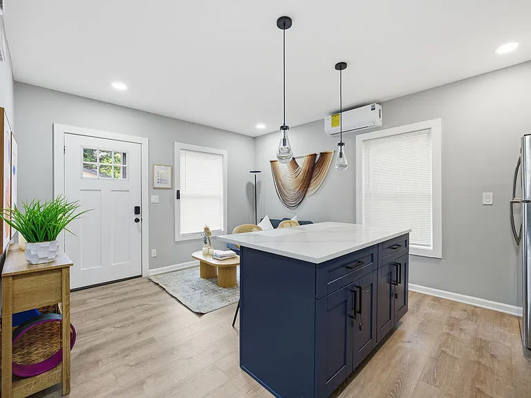 1114 Oakland Dr SW #B — Photo 1