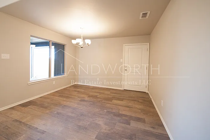6918 67th St — Photo 2