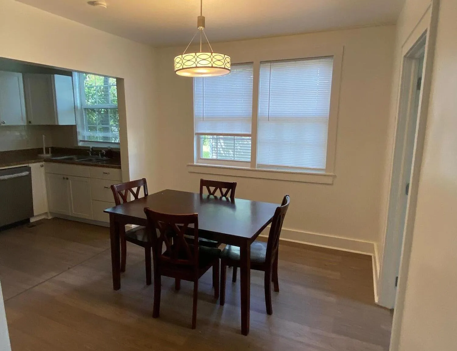 3 bed, 2.0 bath, 1102 sqft, $2,100 — Photo 4