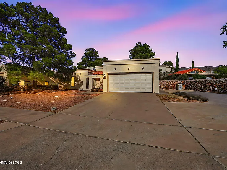 604 La Chapa Ave — Photo 2