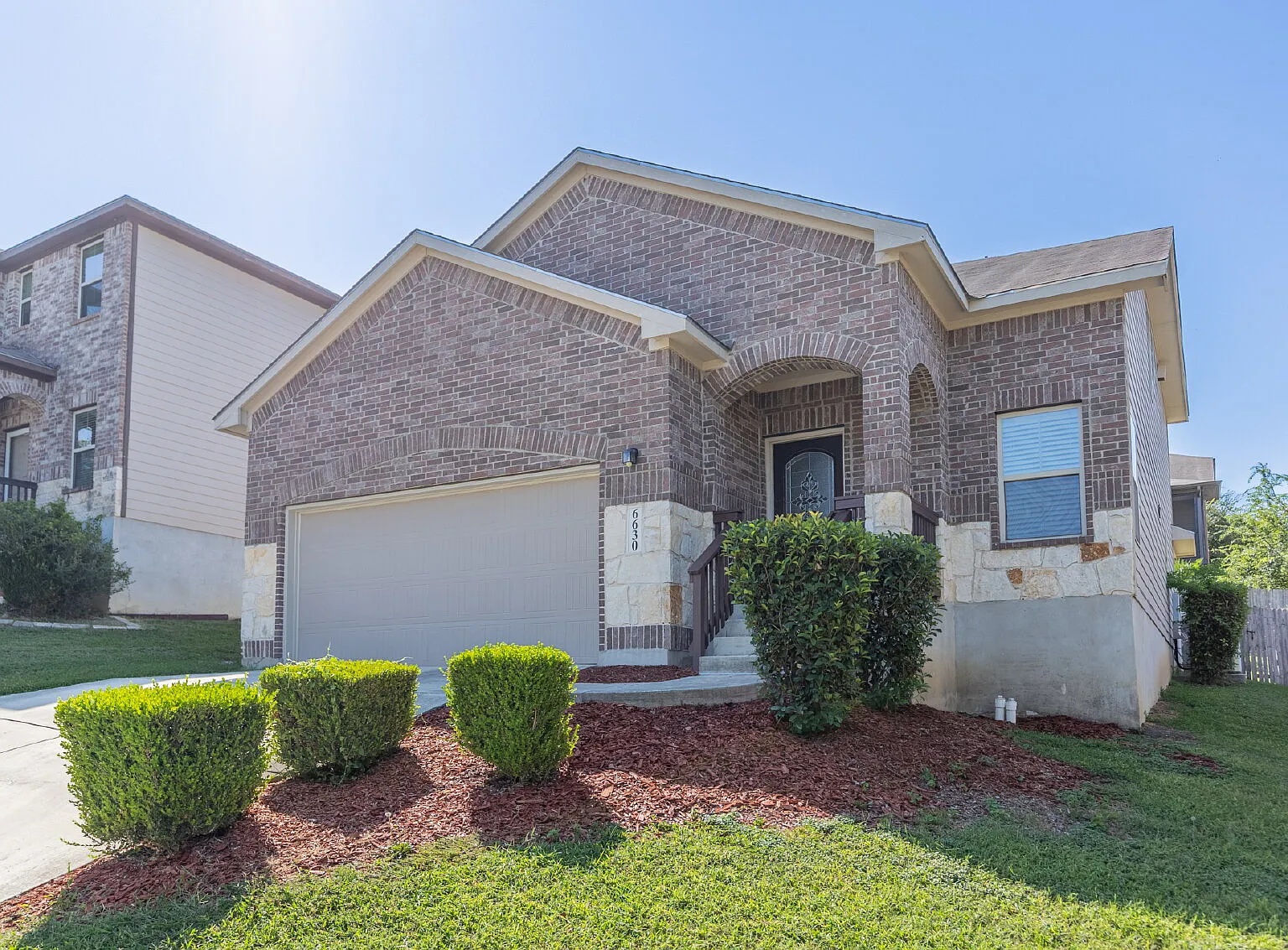4 bed, 2.5 bath, 2611 sqft, $2,150 — Photo 2