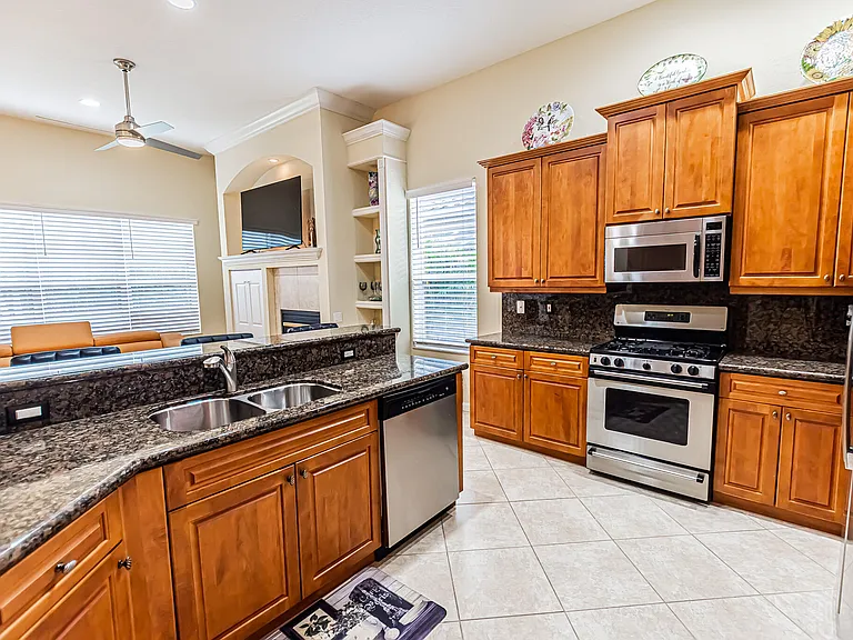 431 NW Cool Water Ct — Photo 5