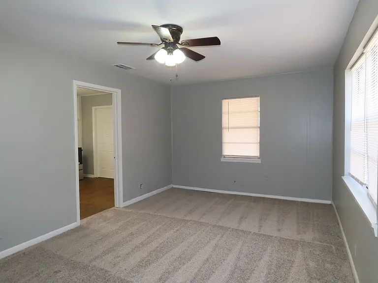 2423 Plume Dr — Photo 3