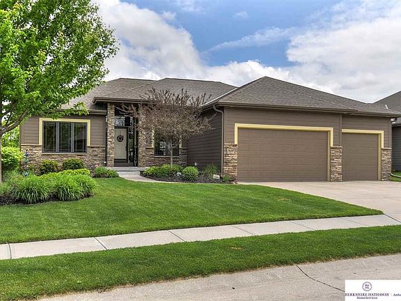 2nd image of 909 S 198th St