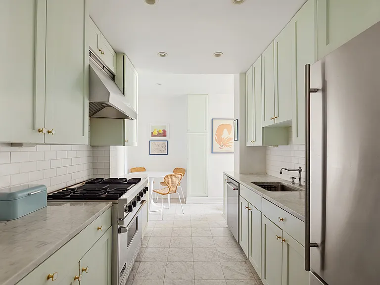 157 E 72nd St #9HI — Photo 4