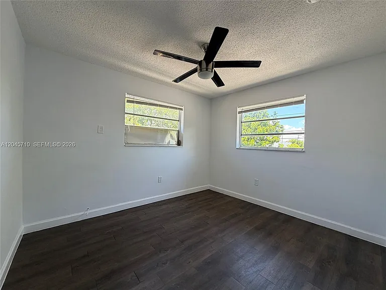 5954 NE 4th Ct #6 — Photo 4