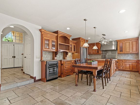 5th image of 29346 Castle Rd