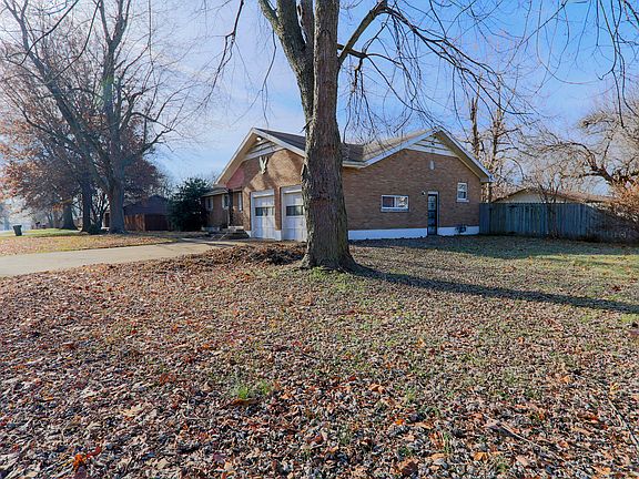 2nd image of 1821 N Yulan Dr