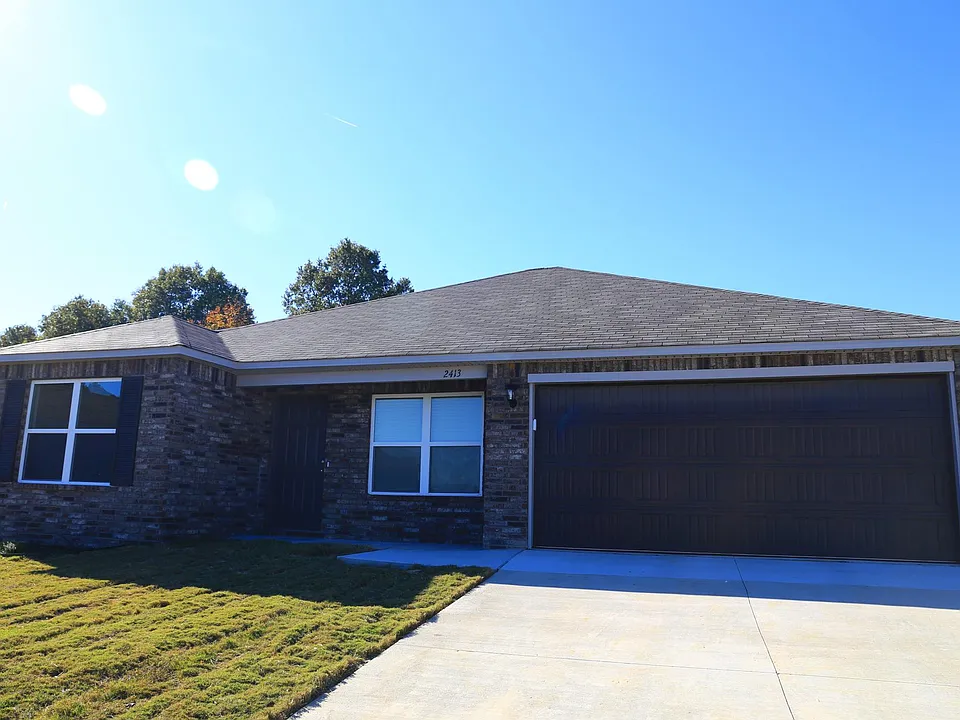 2413 Windy Ln