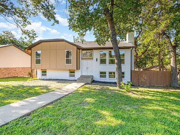 3rd image of 707 W Red Bird Ln