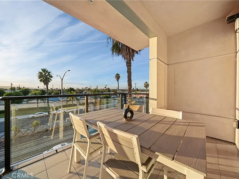 1598 Long Beach Blvd — Photo 24