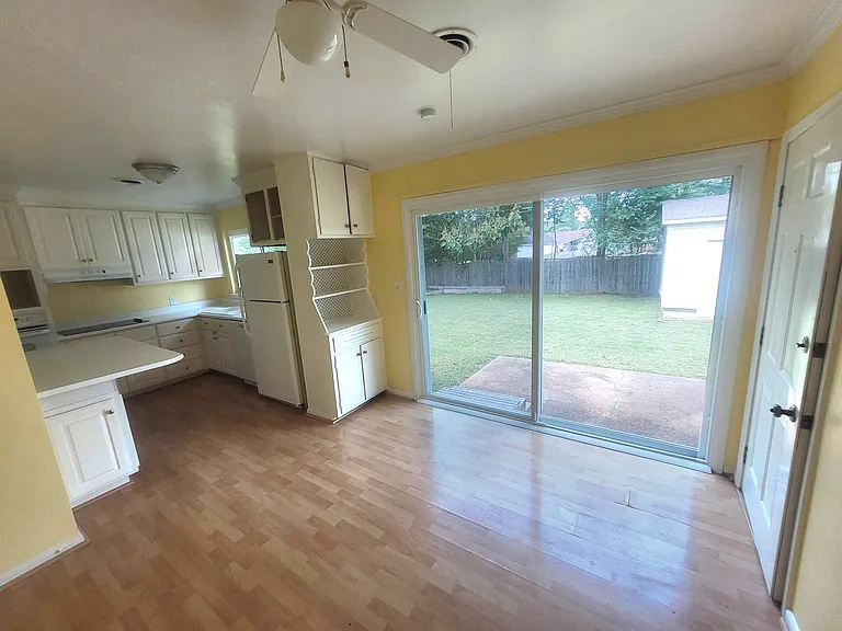 2021 Greenbrier Rd — Photo 5