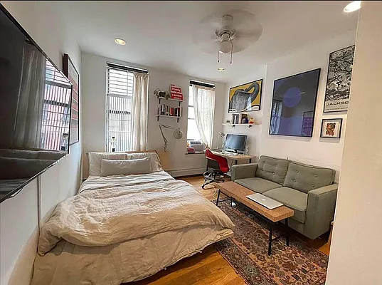 Rented by KNOCKKNOCK LLC | media 6