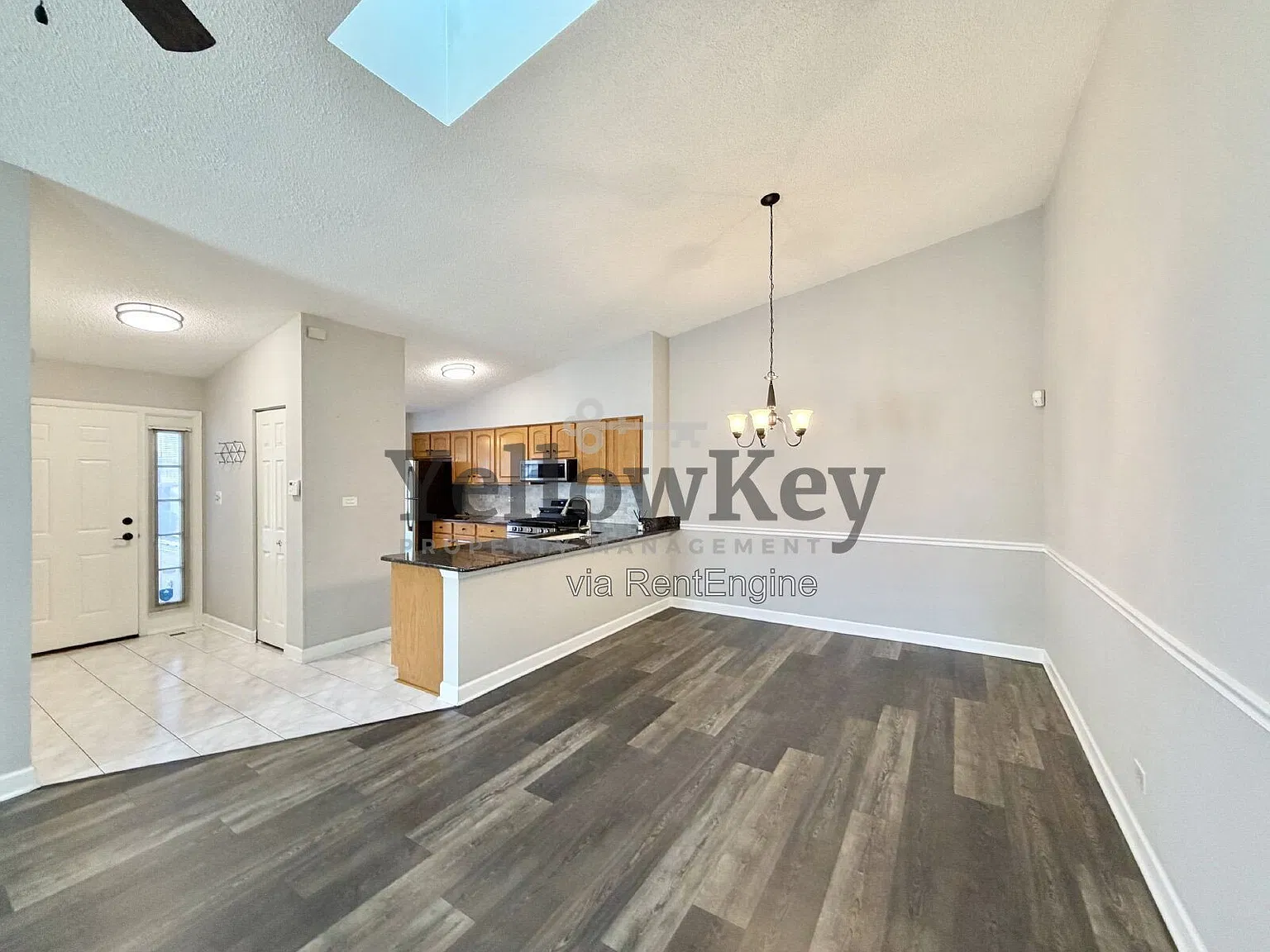 3 bed, 2.0 bath, 1302 sqft, $2,650 — Photo 3