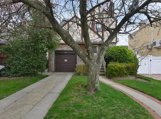 7623 173rd St, Flushing, NY 11366
