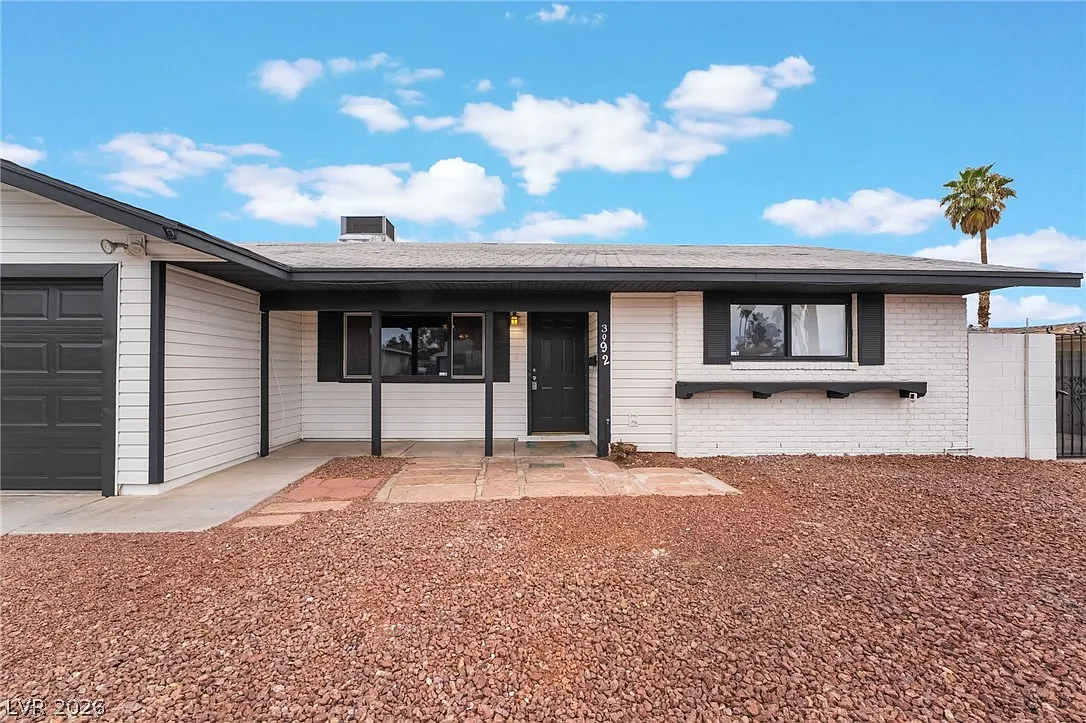 5 bed, 2.0 bath, 1855 sqft, $3,500 — Photo 3