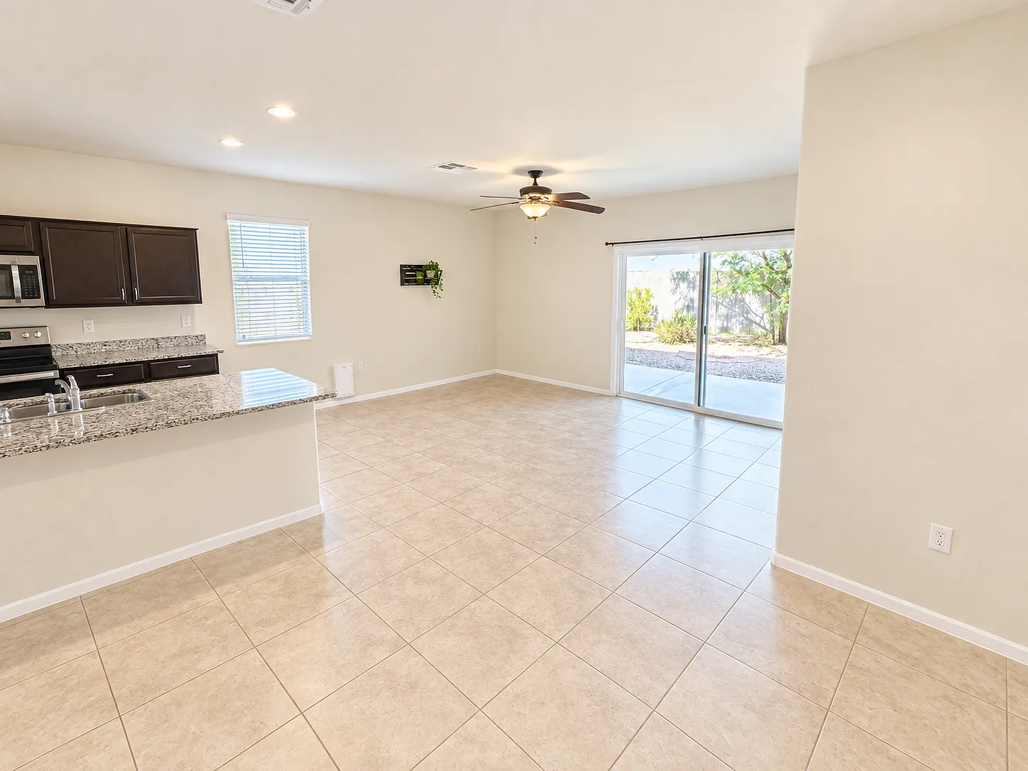 3 bed, 1553 sqft, $1,590 — Photo 3