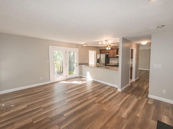 3rd image of 317 Hickory Blf #317