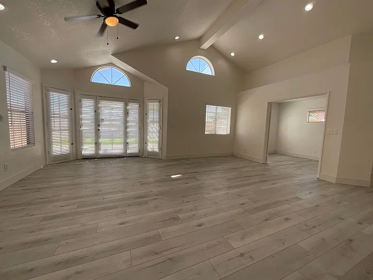 15345 Murray Ave — Photo 10