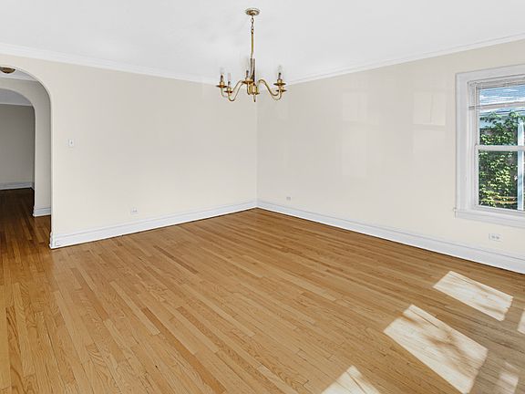 4th image of 6518 N Sacramento Ave