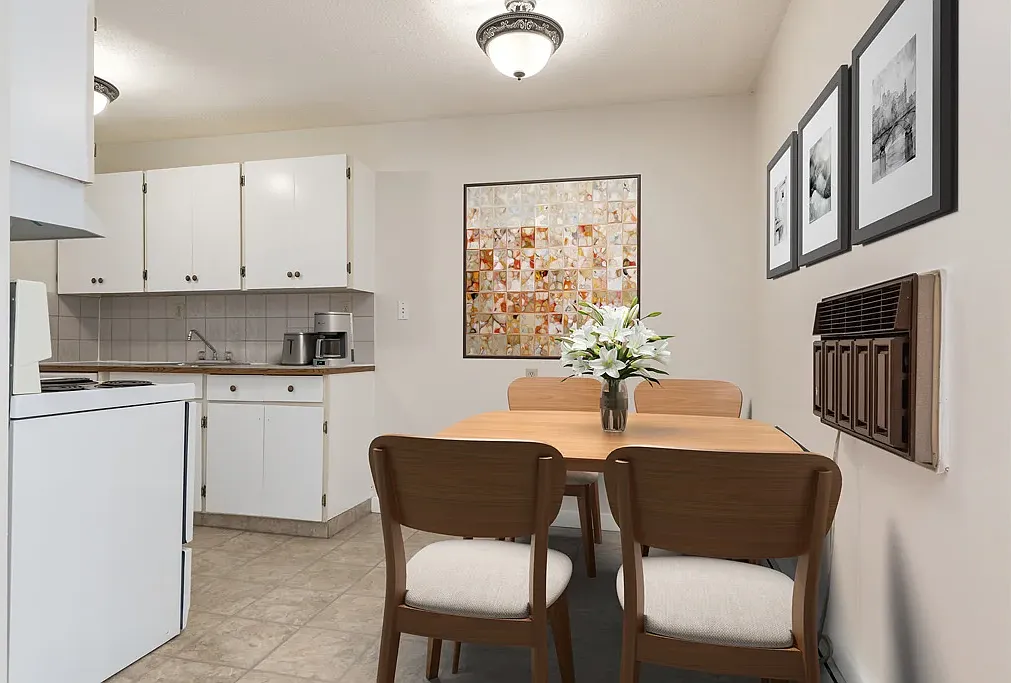 Edwin Manor — Photo 2