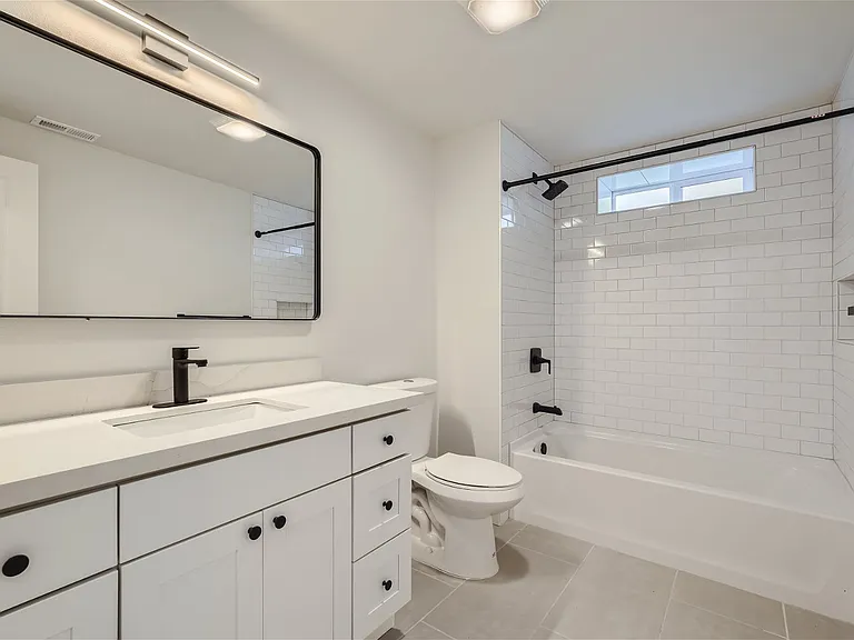 1704 S Hanford St — Photo 26