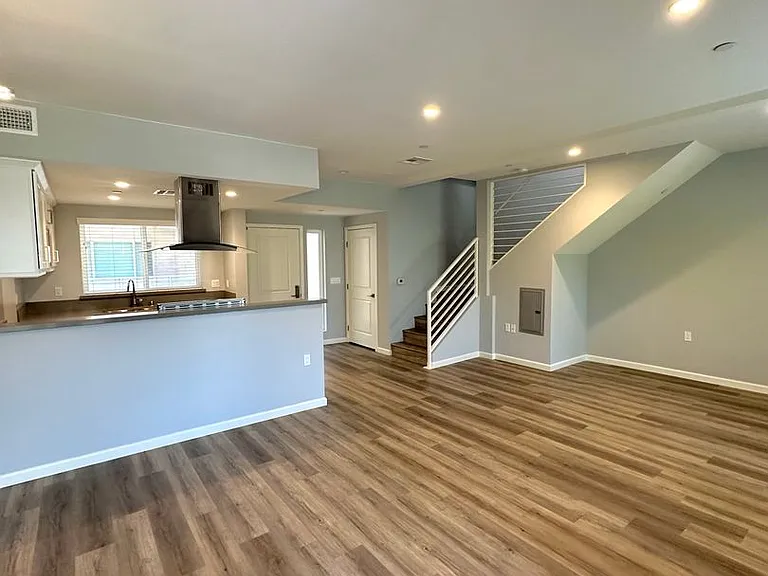 366 Burchett St — Photo 6