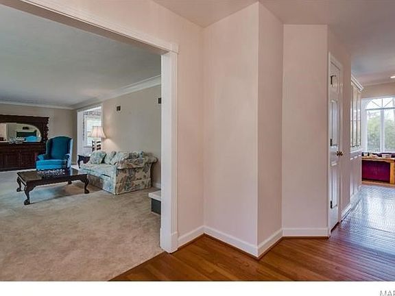Entry foyer also opens to the spacious living room and adjoining dining room
