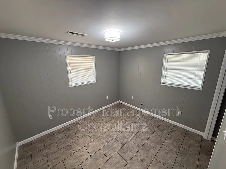2800 E 10th Ave — Photo 12