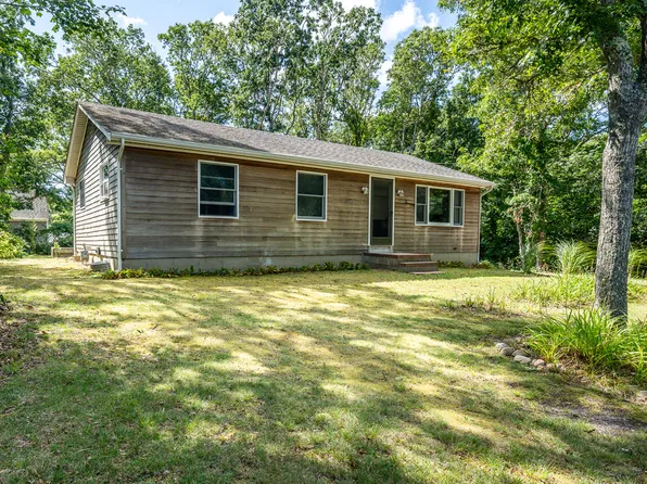 17 Robins Way, Harwich, MA 02645
