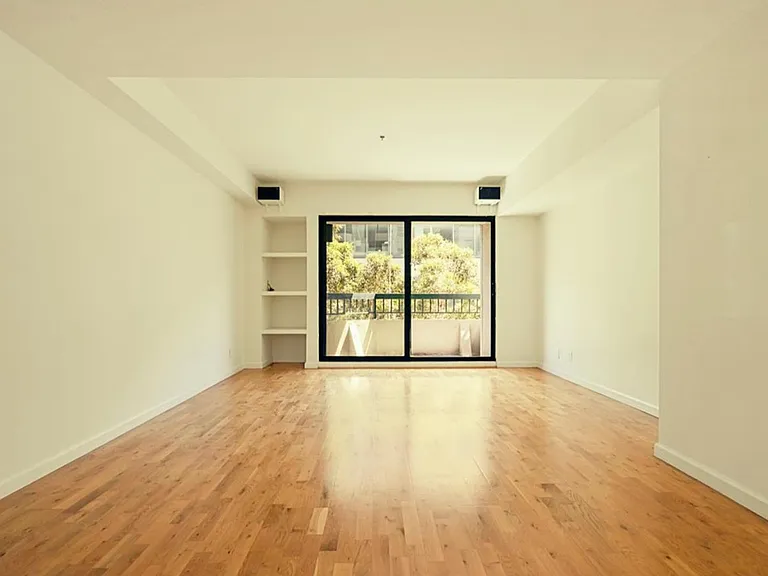 601 Van Ness Ave #151 — Photo 16