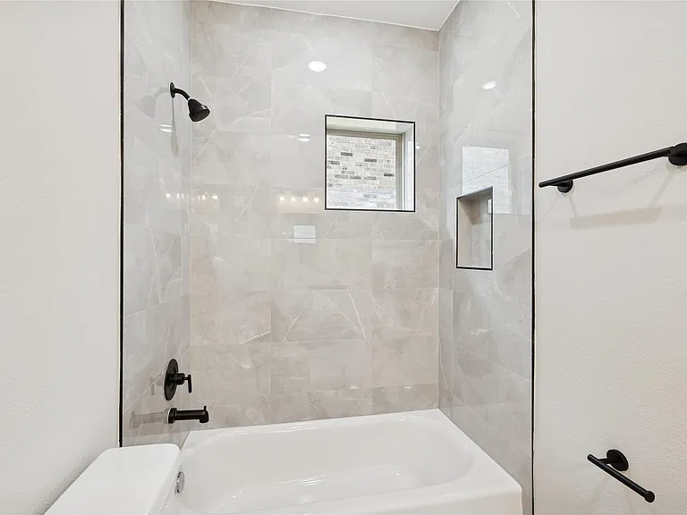 2618 Martinas Ct — Photo 15