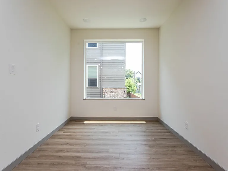 4001 Roseland Ave — Photo 36