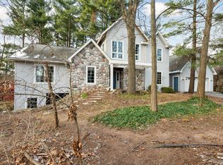 7811 N Kilkenny Dr, Brighton, MI 48116