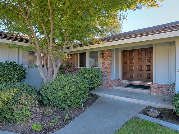 3rd image of 8504 Hans Engel Way