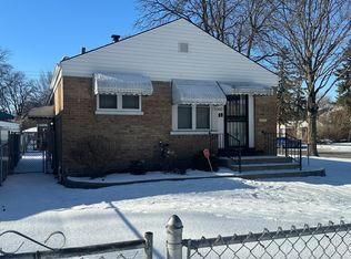 9900 S Paxton Ave, Chicago, IL