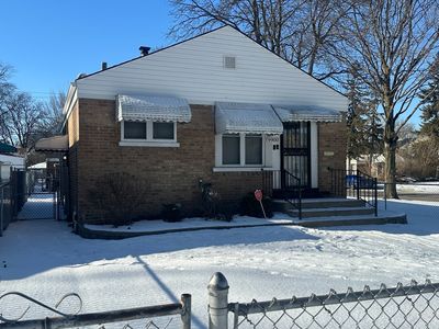 9900 S Paxton Ave, Chicago, IL, 60617