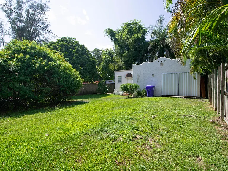 336 SW 18th Ter — Photo 20