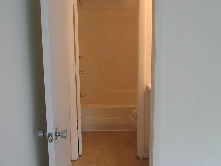 Bayside Country Club Apartments — Photo 27