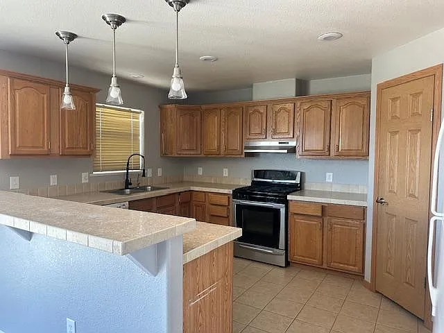 1004 L Way — Photo 1