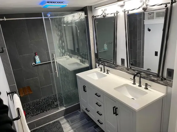 776 Kornoelje Dr NE, Comstock Park, MI 49321