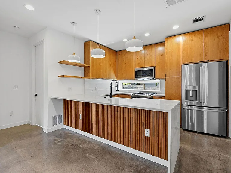 1707 Deloney St #2 — Photo 9