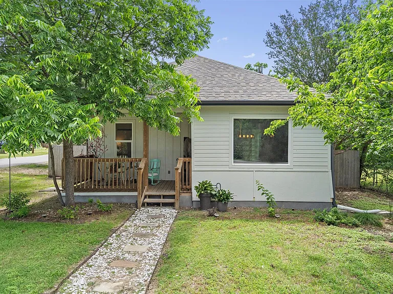 514 Wyeth St — Photo 1