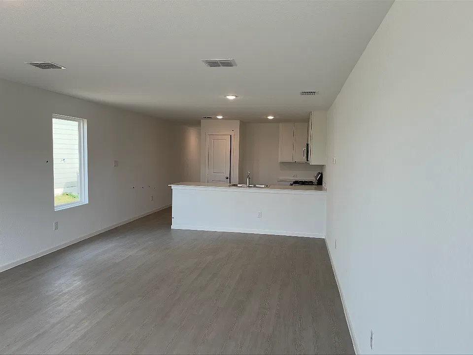 558 River Run Way