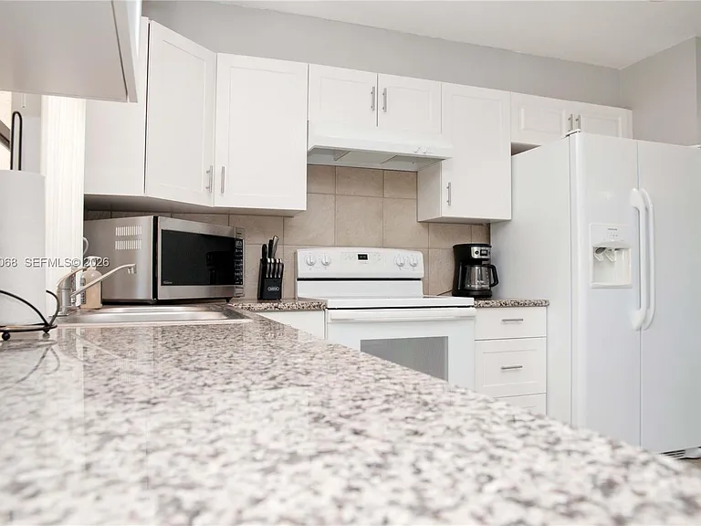 722 SE Thanksgiving Ave — Photo 10