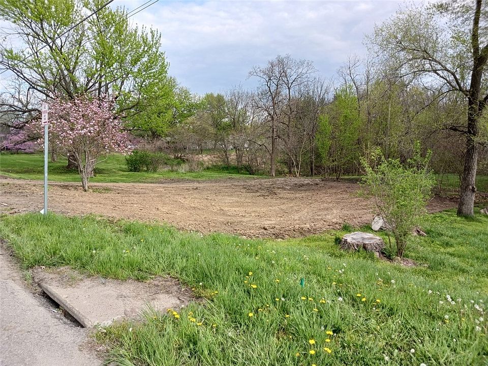 2nd image of 402 W Main St